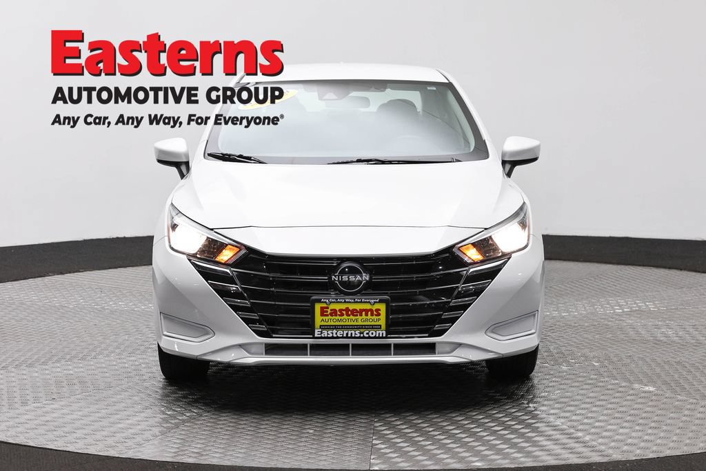 Used 2023 Nissan Versa SV FWD image 2