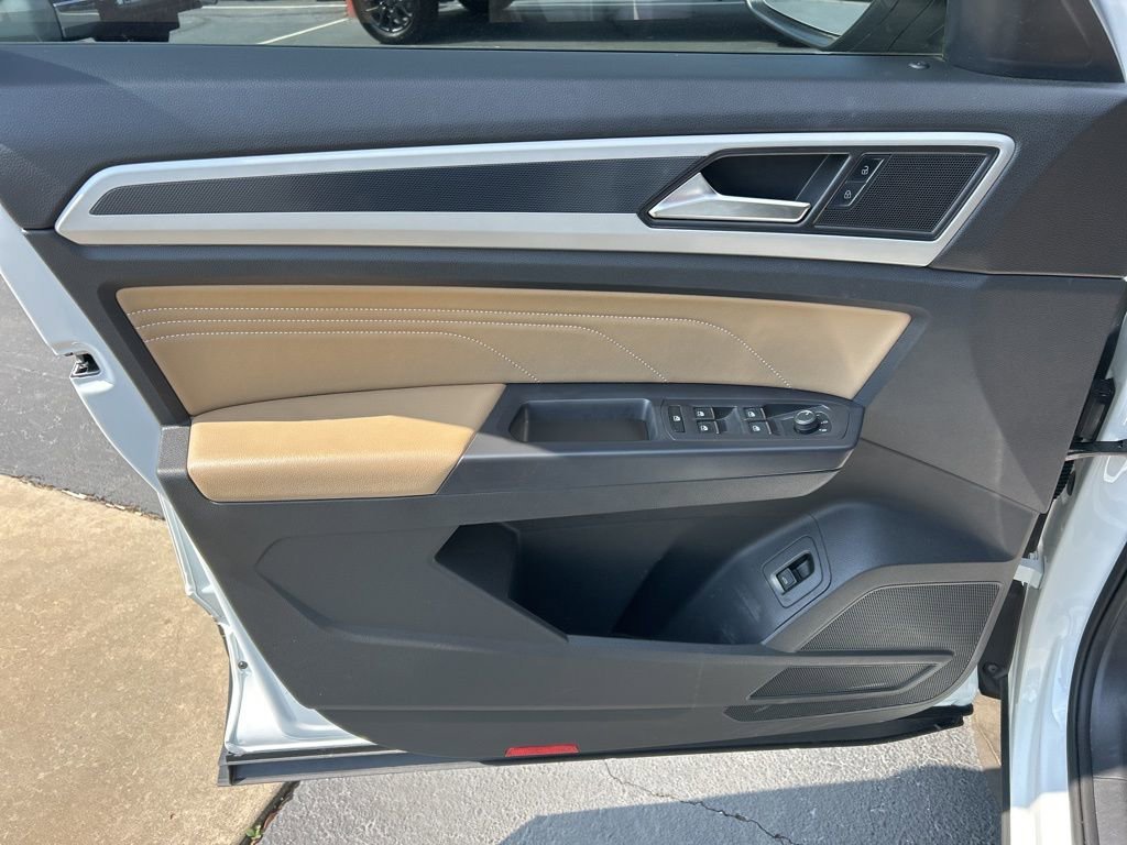 Used 2021 Volkswagen Atlas Cross Sport SEL image 3