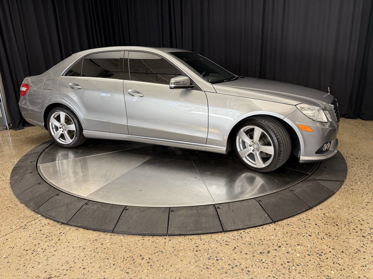 Used 2010 Mercedes-Benz E 350 4MATIC Sedan image 11