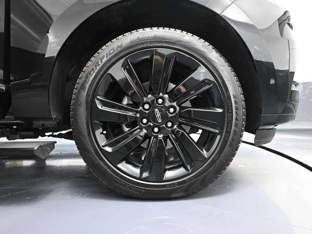 Used 2024 Lincoln Navigator Reserve w/ Equipment Group 201A AWD/4WD image 16