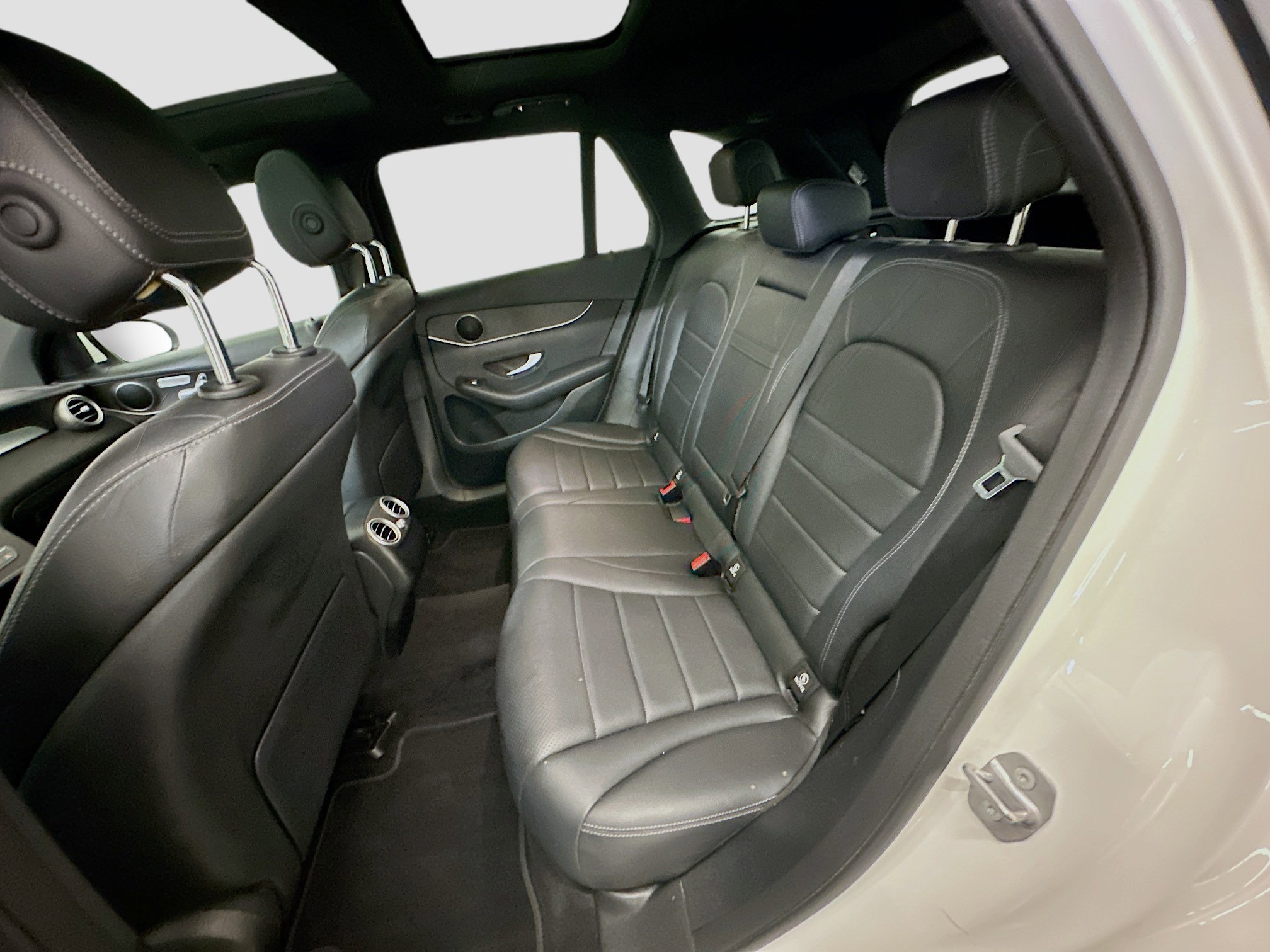 Used 2021 Mercedes-Benz GLC 300 4MATIC image 29