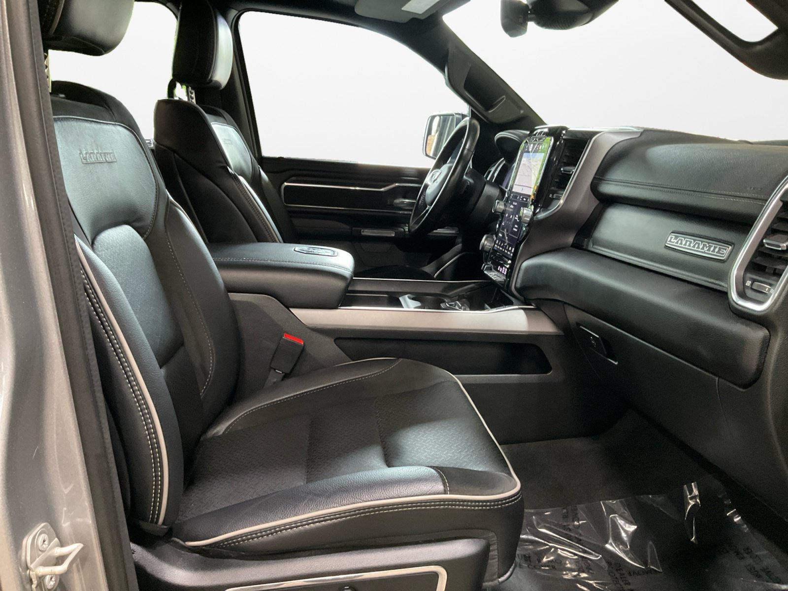 Used 2023 RAM 1500 Laramie AWD/4WD image 17