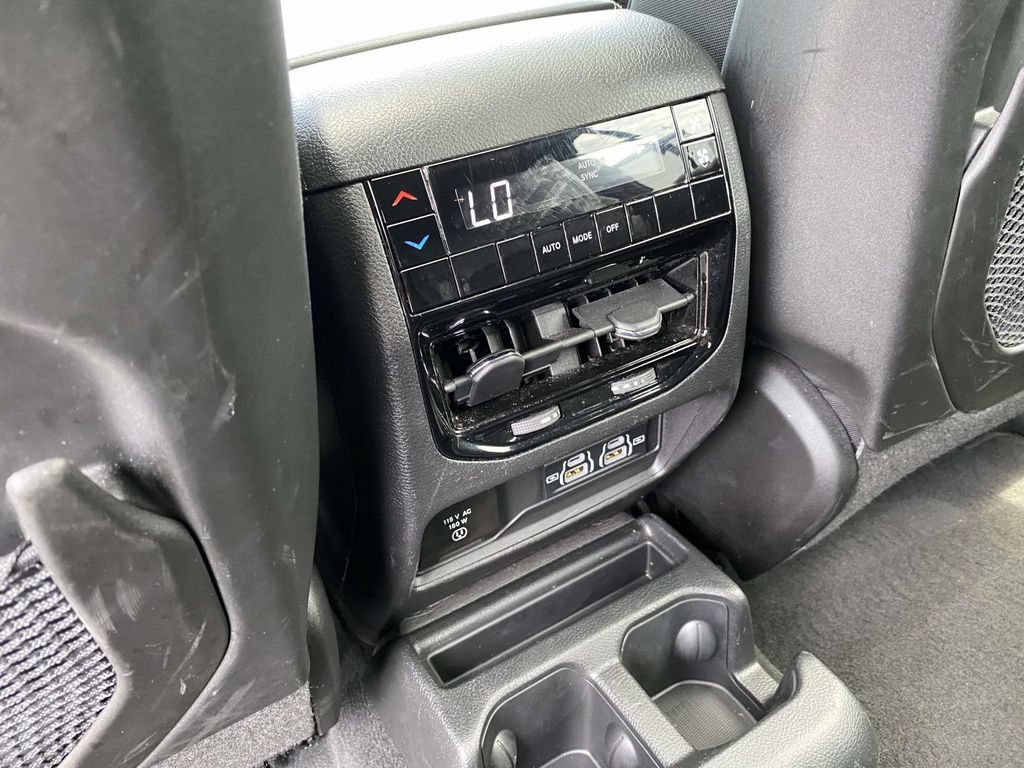 Used 2025 Jeep Grand Cherokee L Altitude RWD image 9