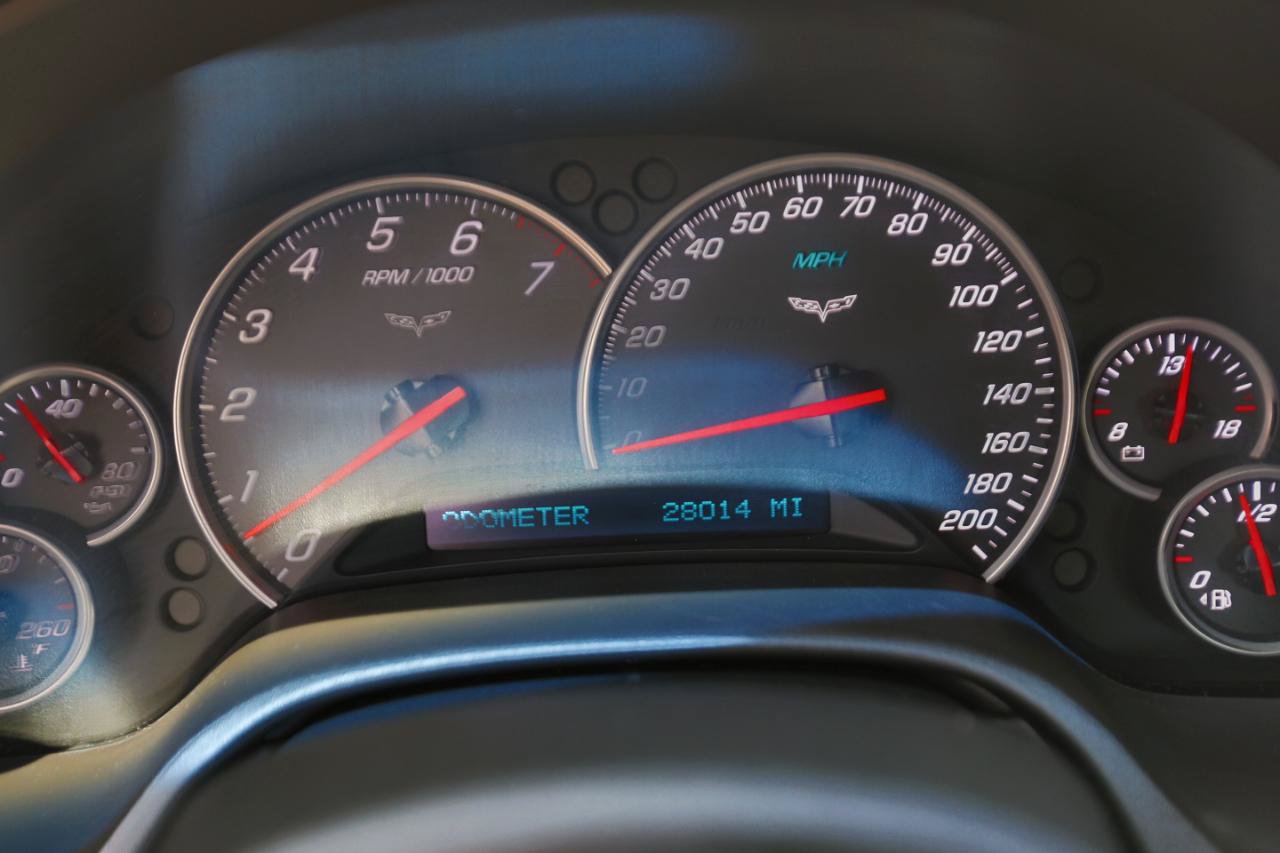 Used 2005 Chevrolet Corvette Coupe w/ Preferred Equipment Group RWD image 7