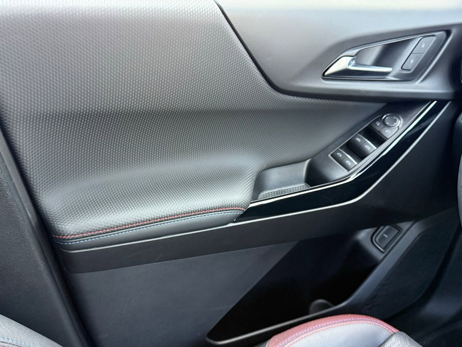 Used 2025 Chevrolet Equinox RS image 34