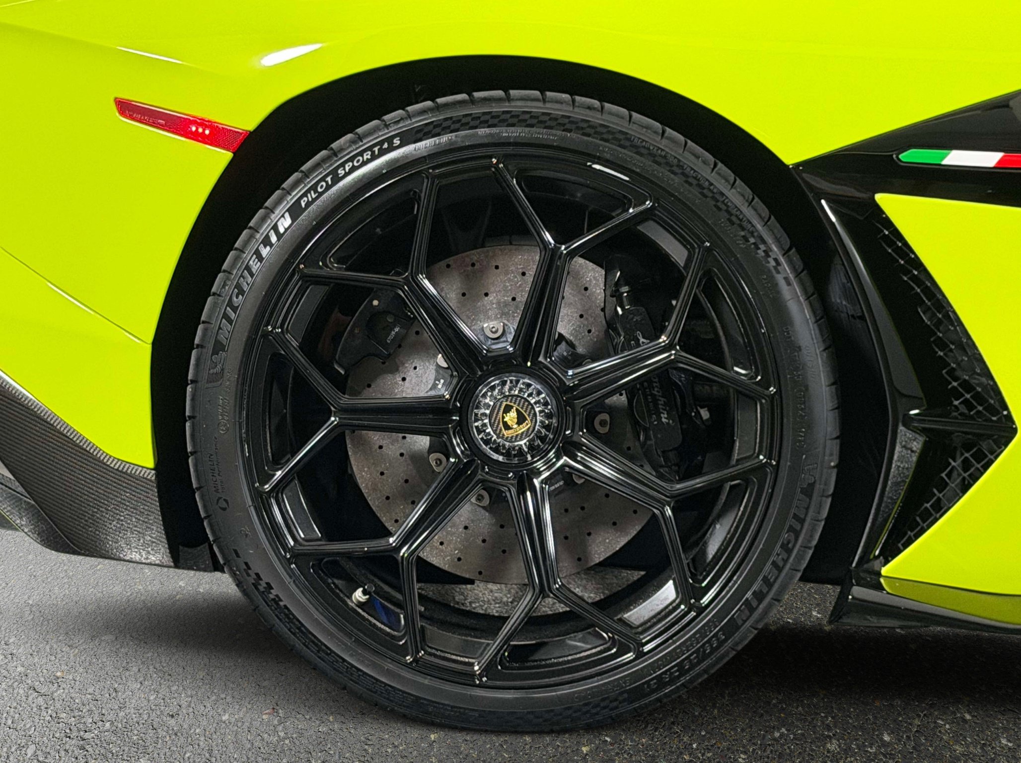 Used 2020 Lamborghini Aventador SVJ AWD/4WD image 8