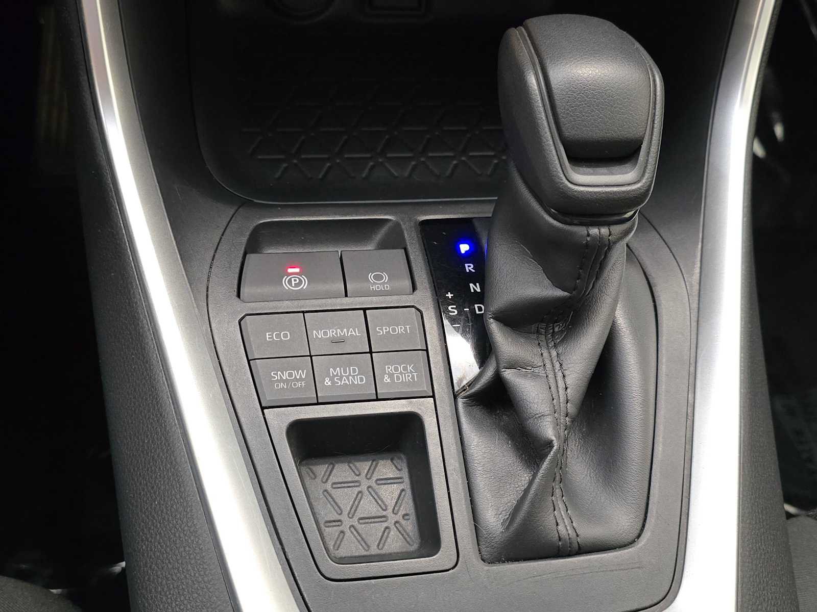 Used 2019 Toyota RAV4 LE w/ All Weather Liner Package AWD/4WD image 16