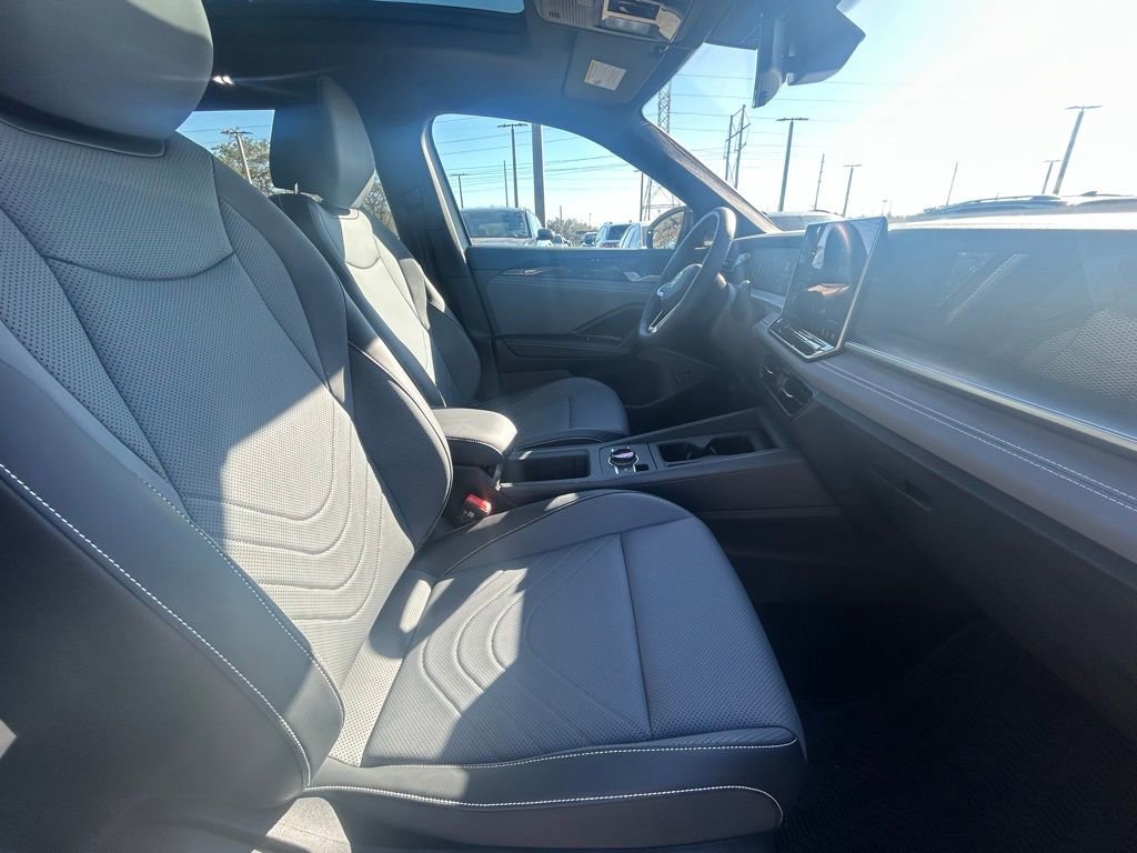 Certified 2025 Volkswagen Tiguan SE R-Line image 36