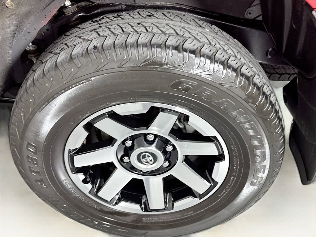 Used 2024 Toyota 4Runner TRD Off-Road Premium AWD/4WD image 32
