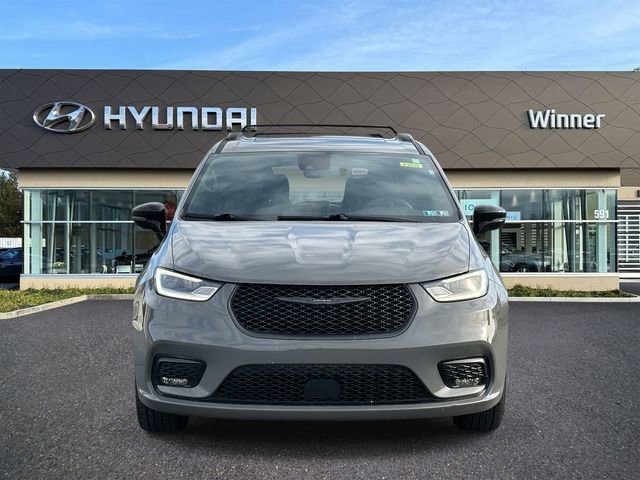 Used 2025 Chrysler Pacifica Limited image 7