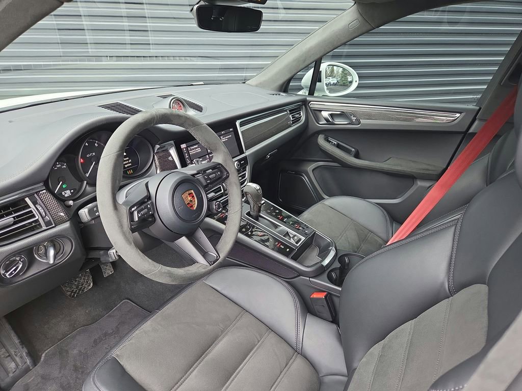 Certified 2026 Porsche Macan GTS image 4