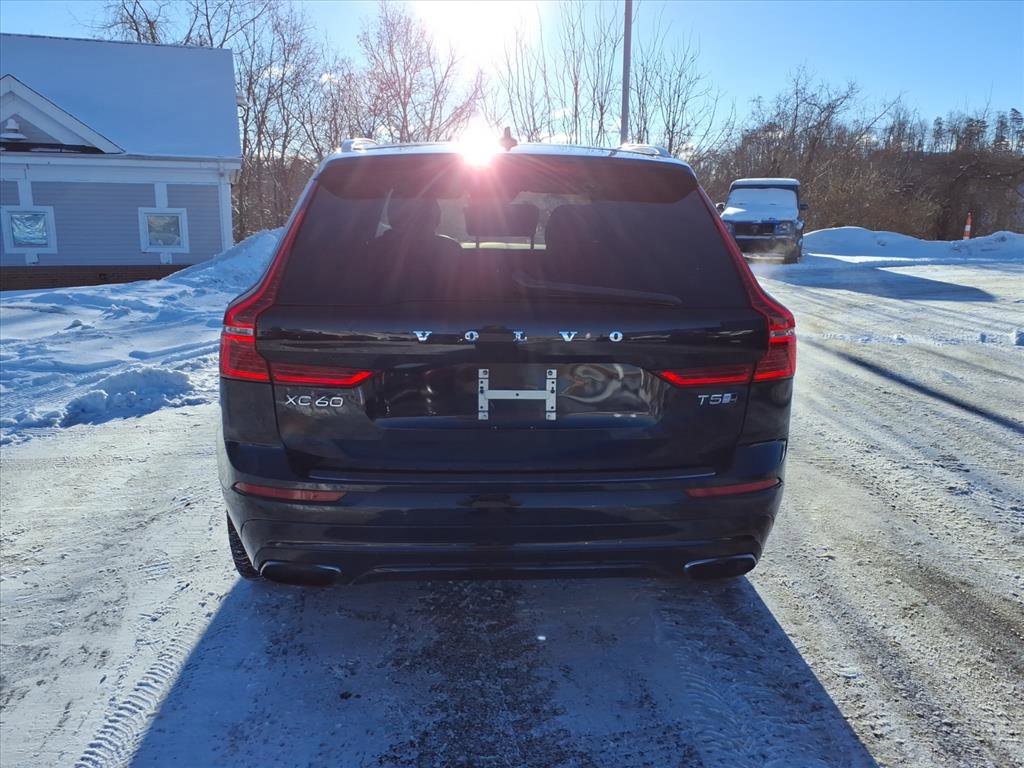 Used 2018 Volvo XC60 T5 R-Design w/ Convenience Package image 4