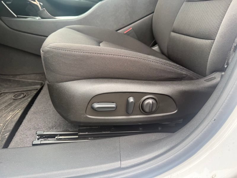Used 2022 Chevrolet Malibu RS FWD image 4