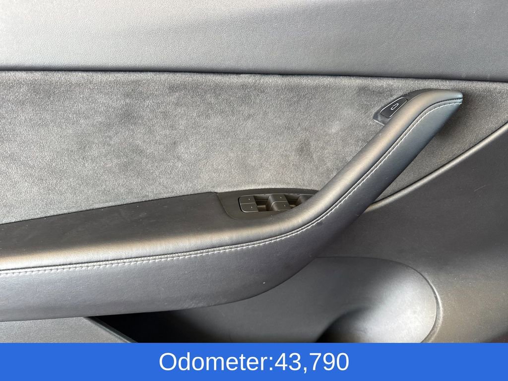 Used 2022 Tesla Model Y Performance image 10