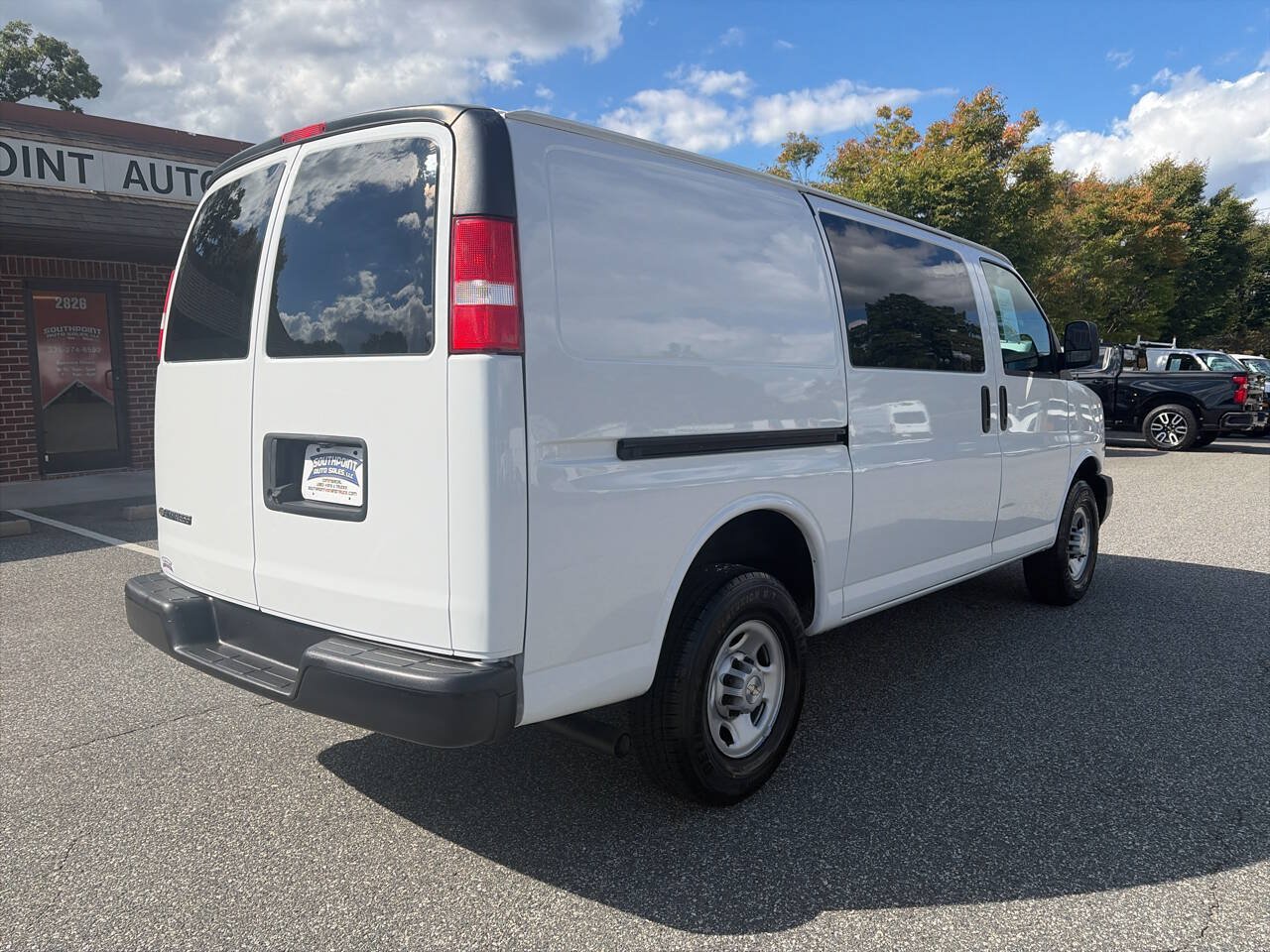 Used 2022 Chevrolet Express 2500 w/ Driver Convenience Package RWD image 6