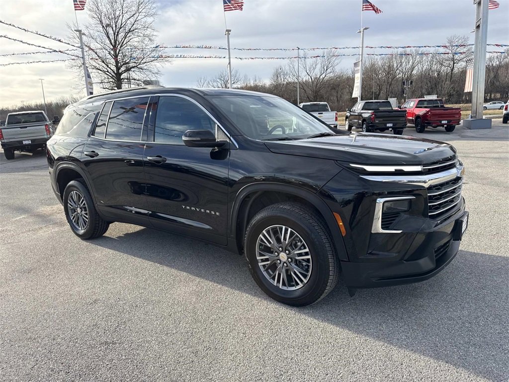 Used 2026 Chevrolet Traverse LT image 7