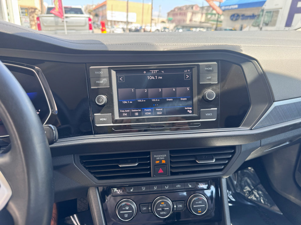 Used 2024 Volkswagen Jetta SE FWD image 10