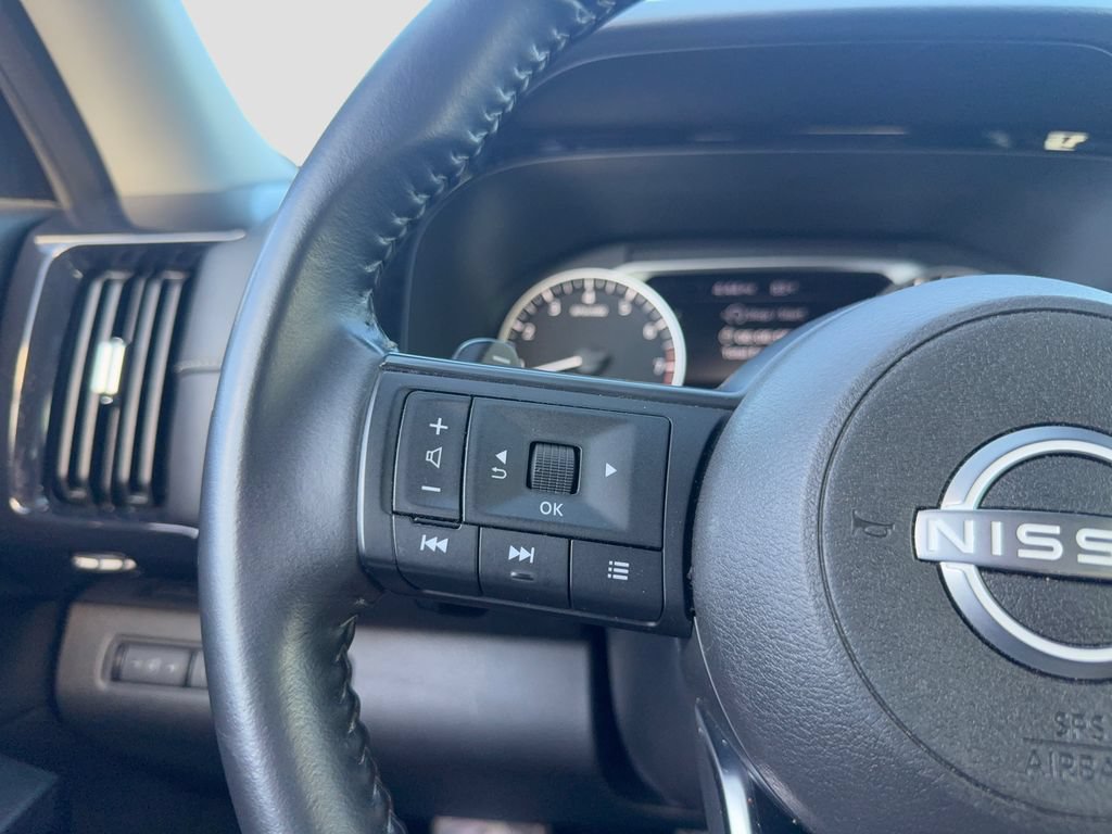 Used 2024 Nissan Pathfinder SV AWD/4WD image 16