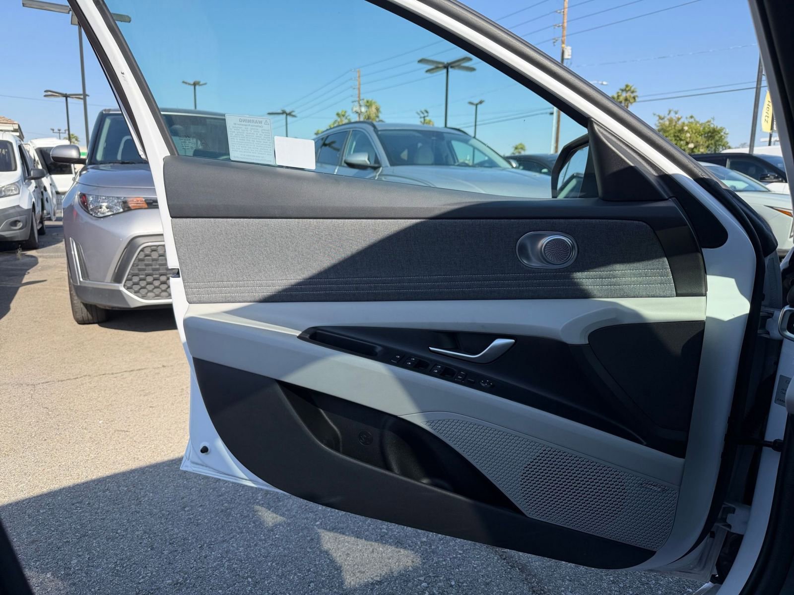 Used 2025 Hyundai Elantra Limited image 18