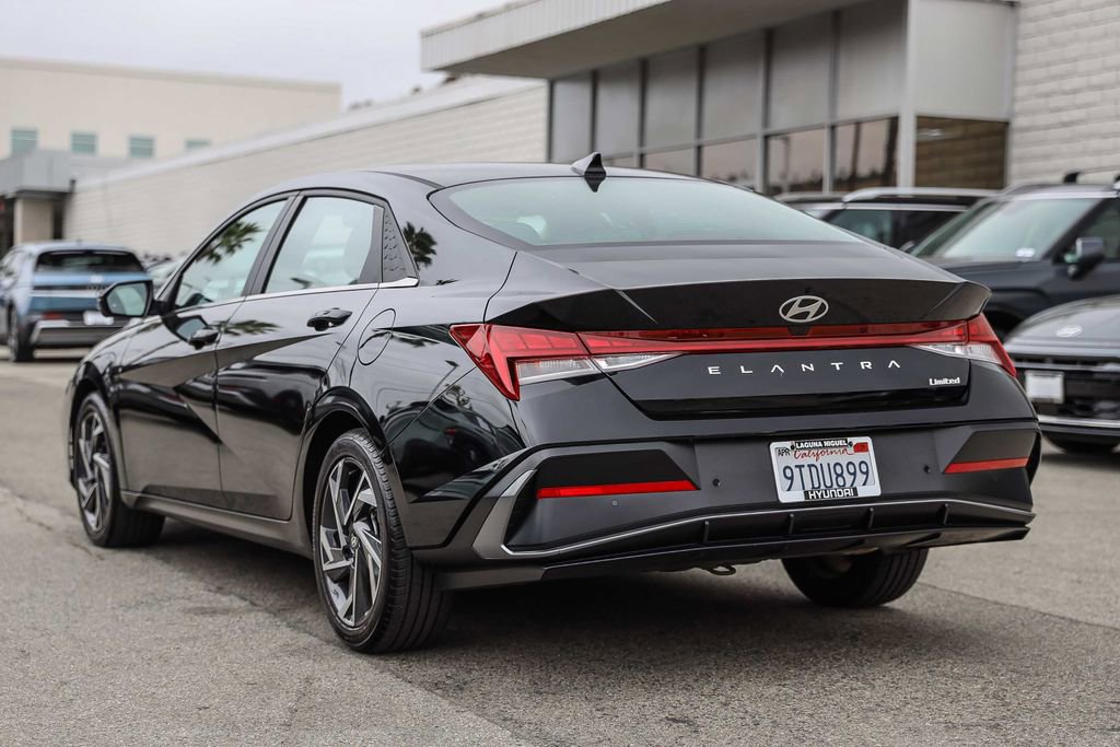 Certified 2024 Hyundai Elantra Limited FWD image 4