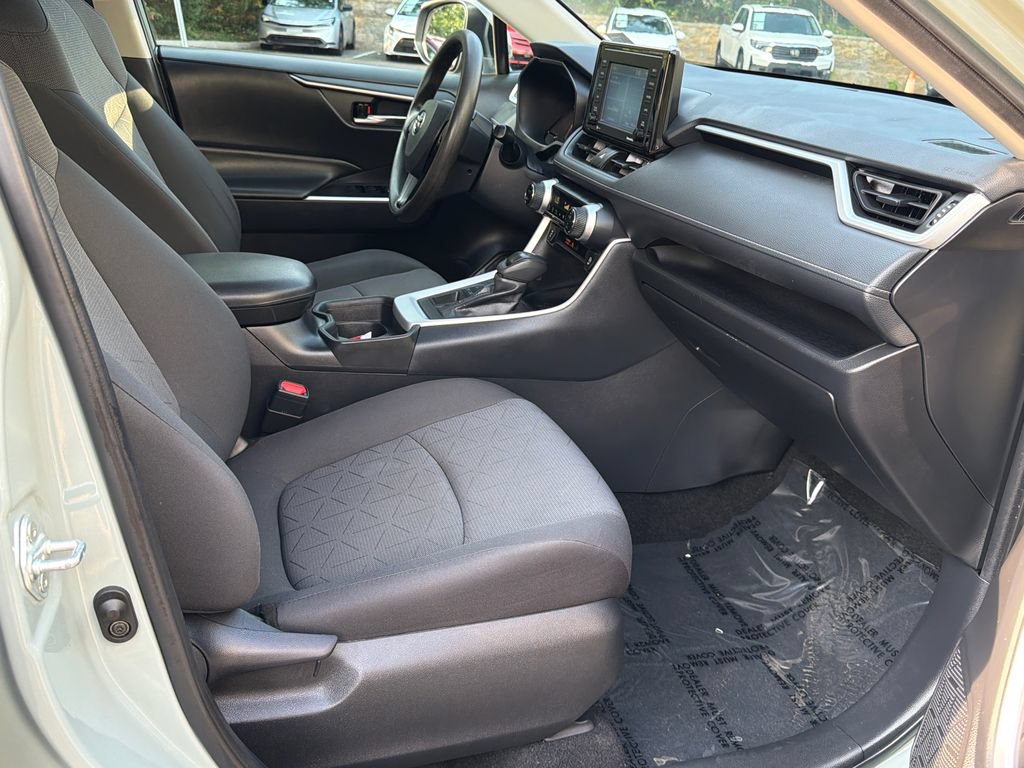 Used 2021 Toyota RAV4 XLE w/ Convenience Package AWD/4WD image 12