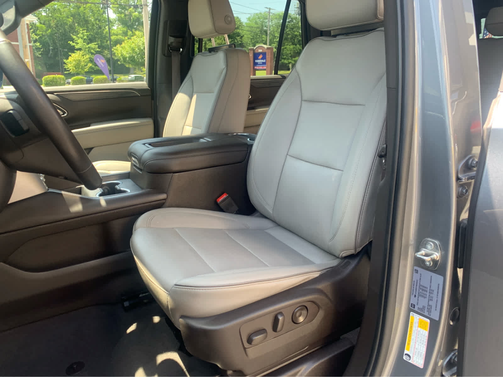 Used 2022 GMC Yukon SLT w/ SLT Premium Package AWD/4WD image 13