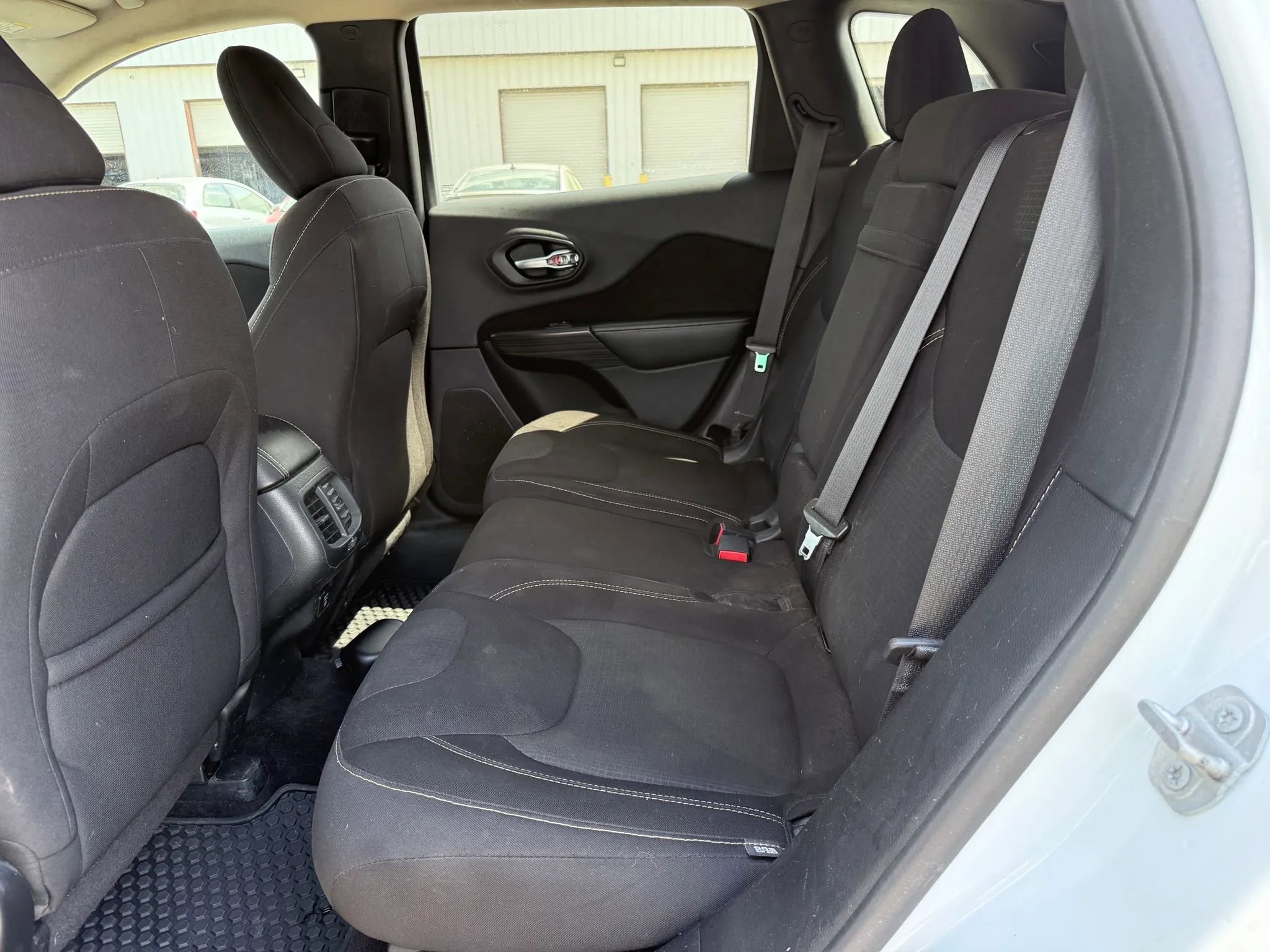 Used 2016 Jeep Cherokee Latitude w/ Cold Weather Group AWD/4WD image 21