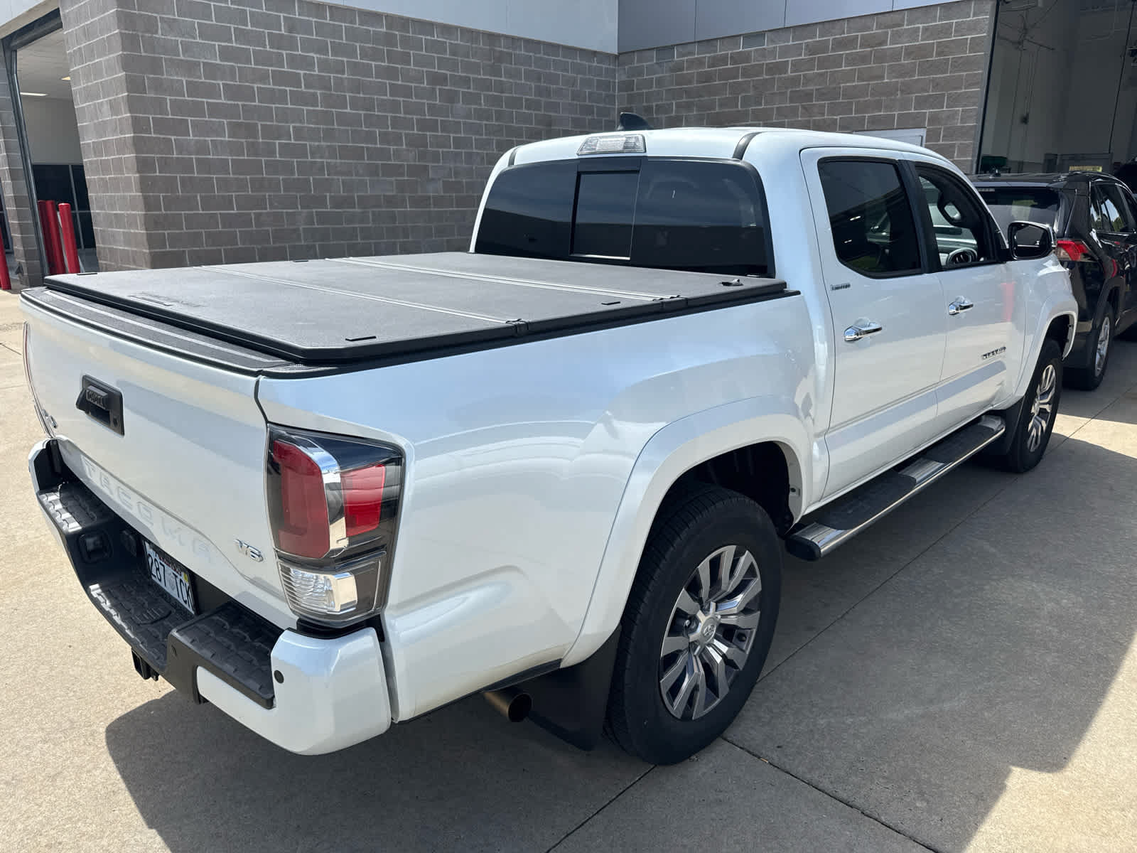 Used 2023 Toyota Tacoma Limited AWD/4WD image 4