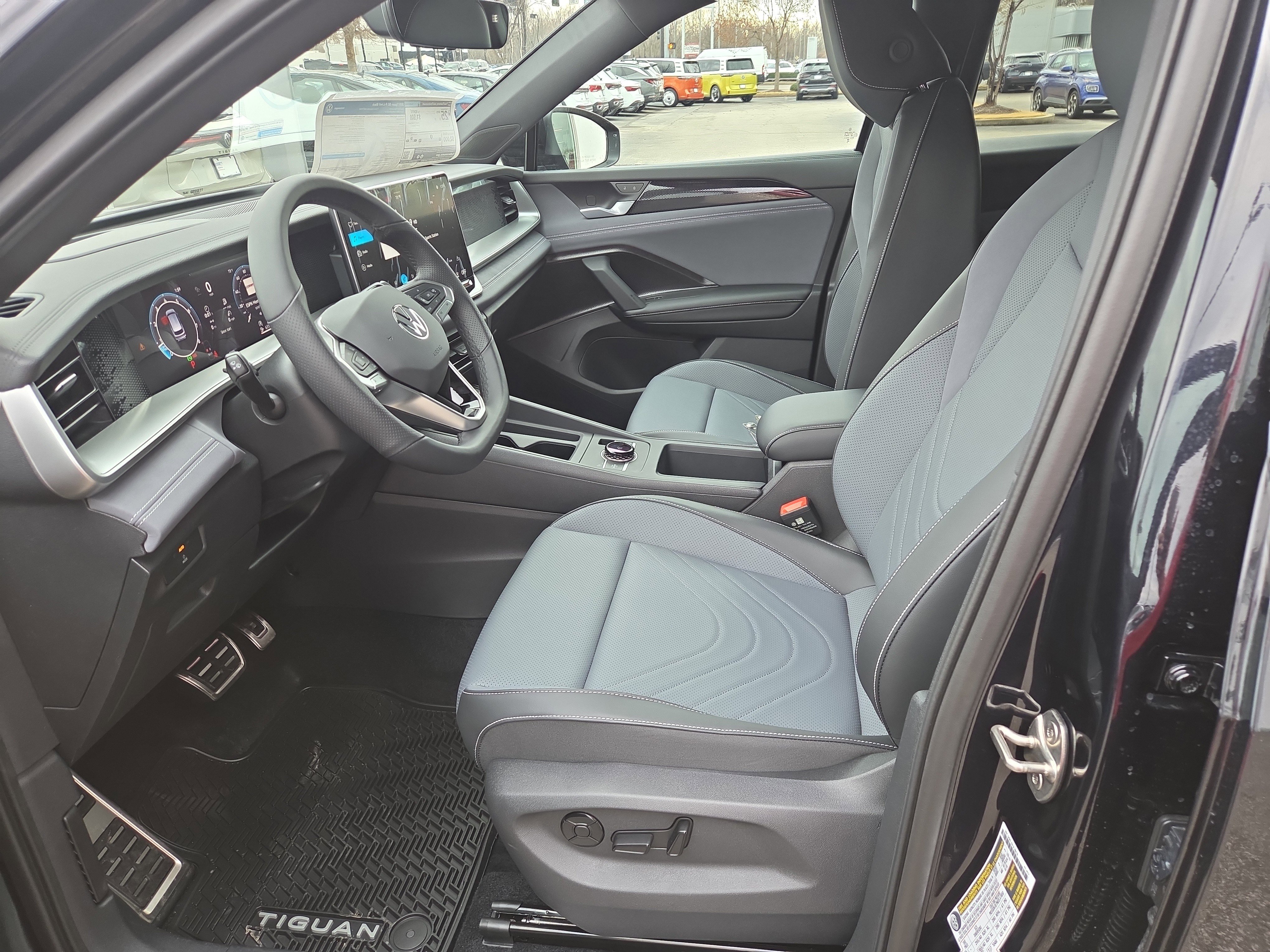 New 2026 Volkswagen Tiguan SE R-Line image 4