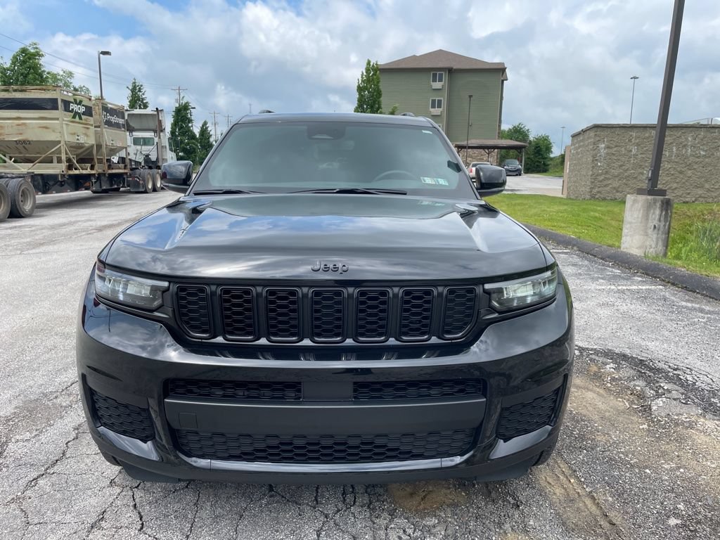 Used 2023 Jeep Grand Cherokee L Laredo AWD/4WD image 2