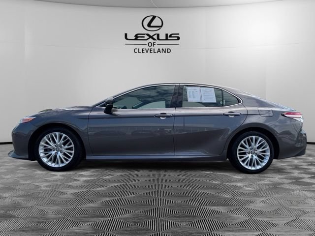 Used 2018 Toyota Camry XLE FWD image 3