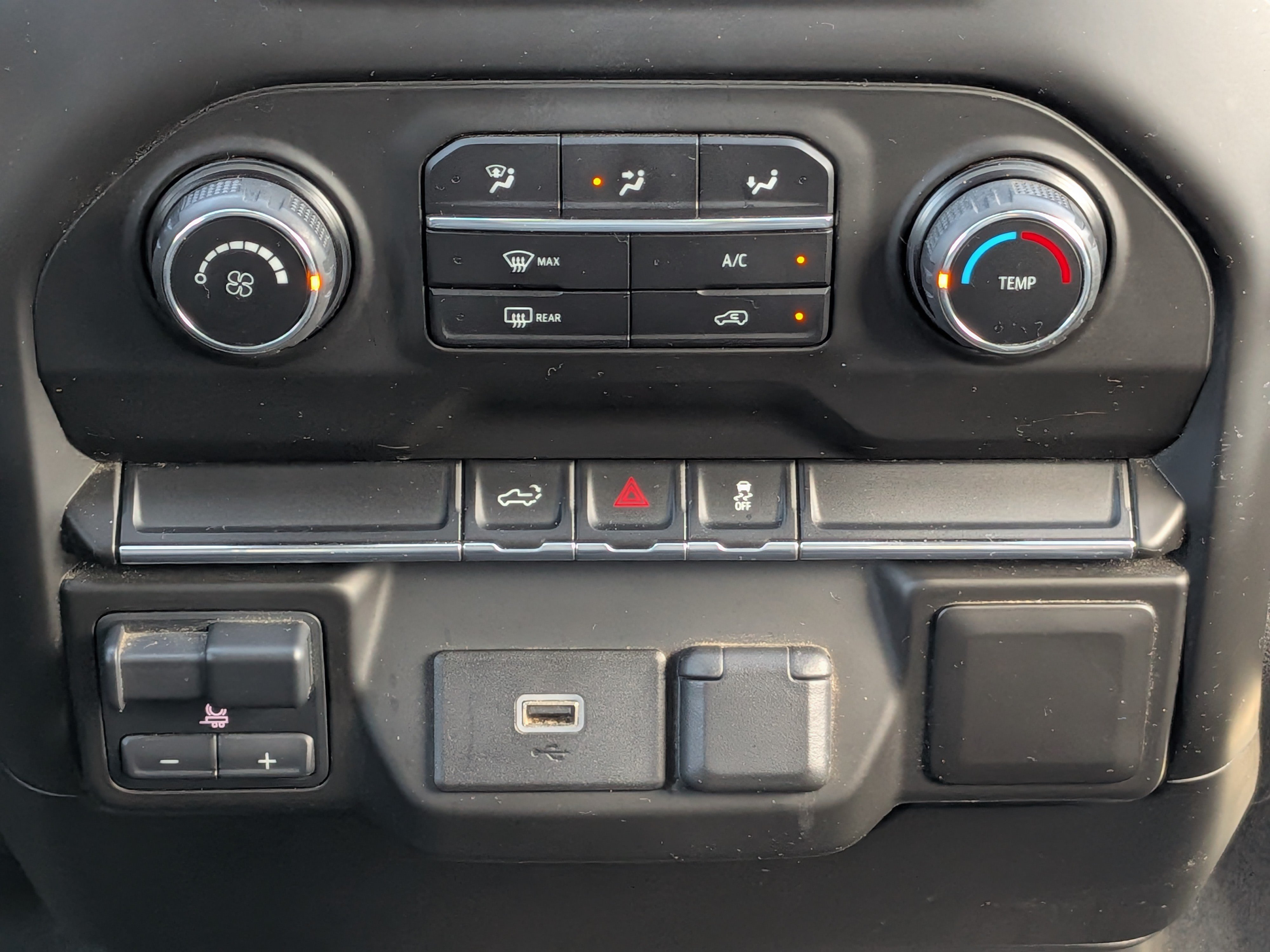 Certified 2020 Chevrolet Silverado 1500 Custom w/ Custom Value Package AWD/4WD image 20