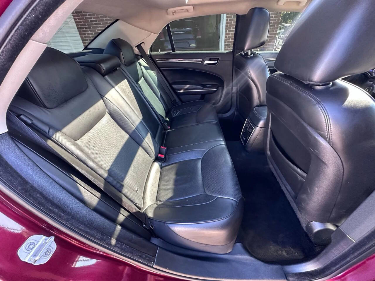 Used 2019 Chrysler 300 Limited image 12