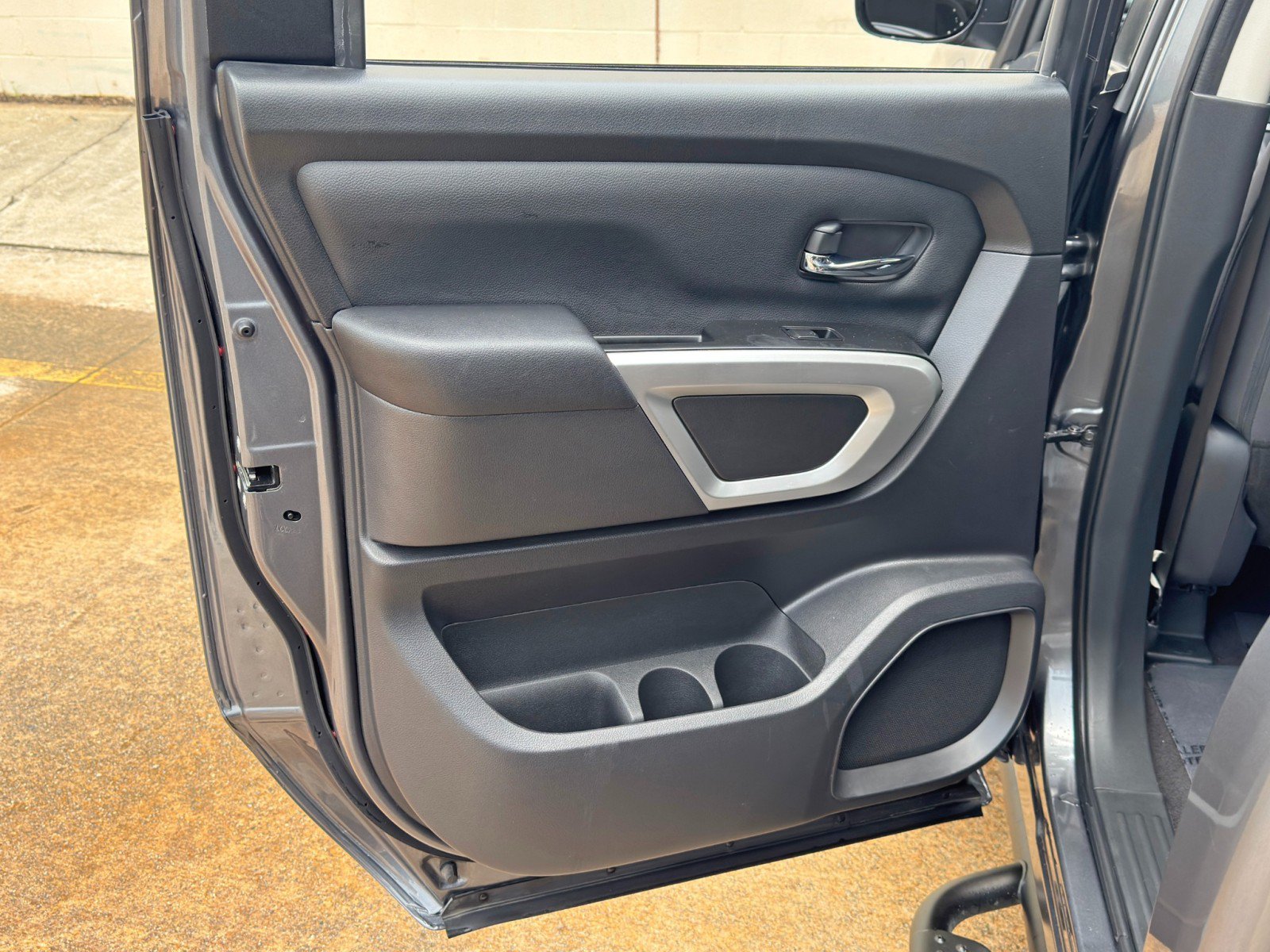 Used 2023 Nissan Titan SV w/ Accessory Utility Package RWD image 33
