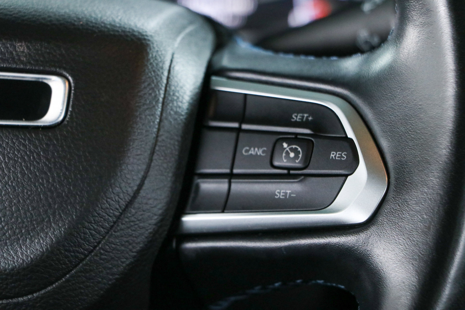 Used 2022 Jeep Compass Latitude w/ Sun and Sound Group AWD/4WD image 14