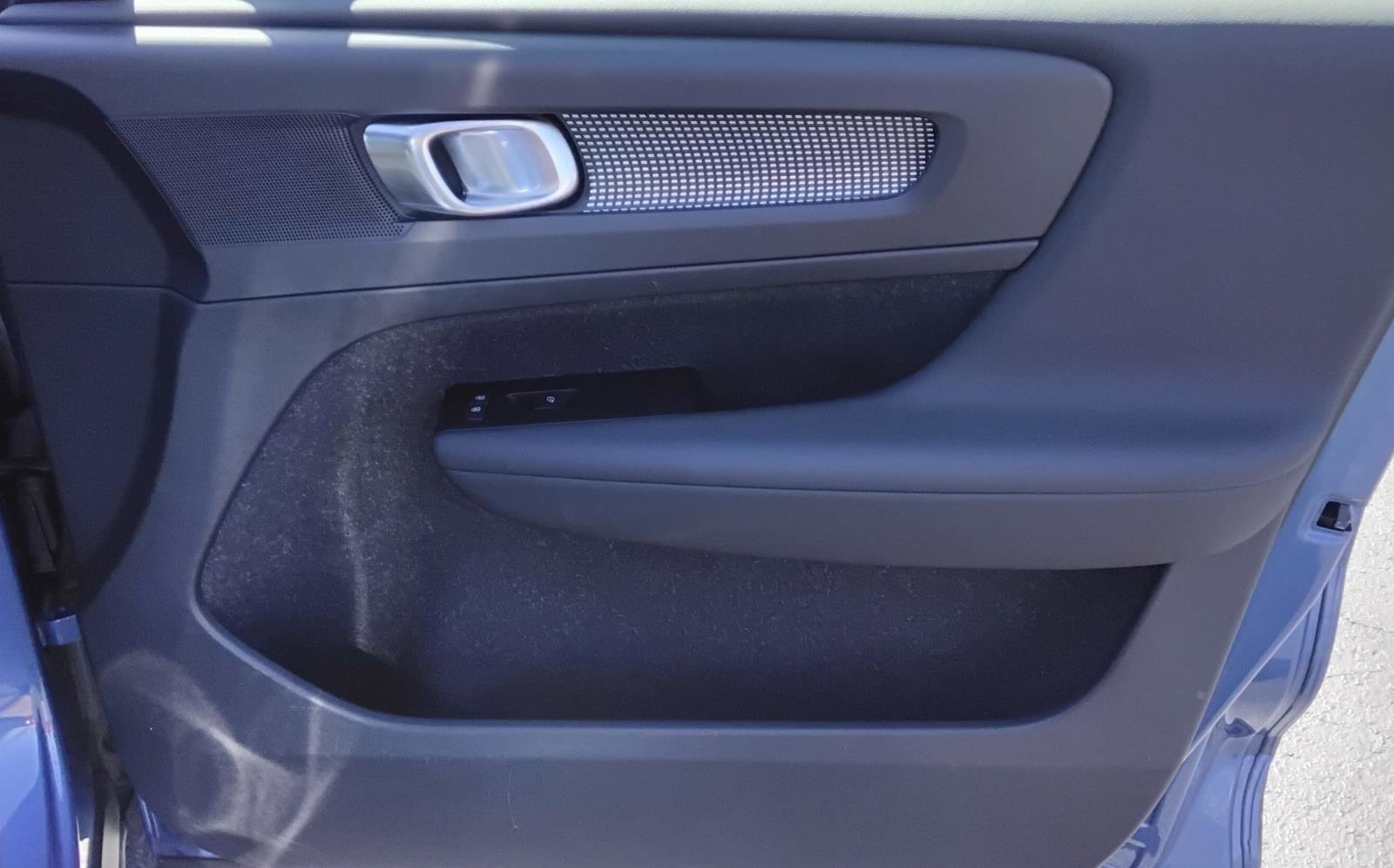 Used 2021 Volvo XC40 P8 Recharge w/ Advanced Package image 25