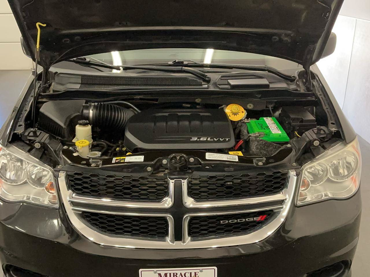 Used 2014 Dodge Grand Caravan SXT w/ Rear Park Assist Package FWD image 29
