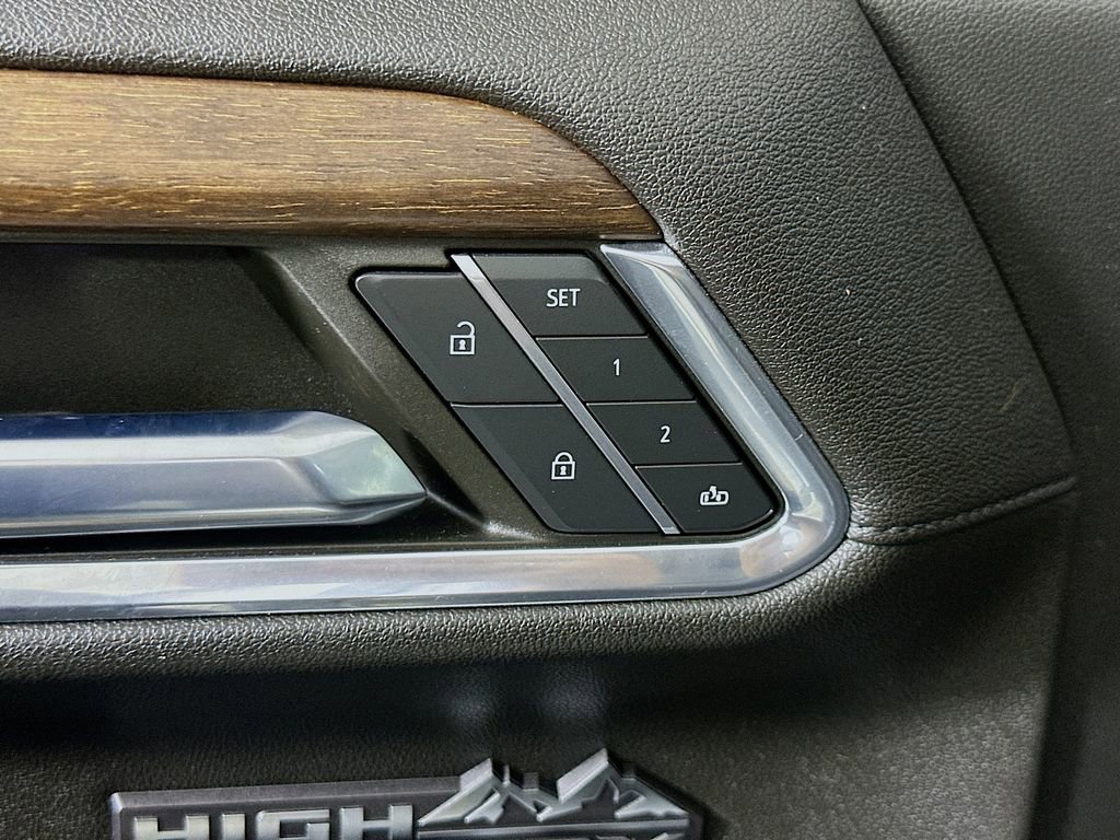Used 2023 Chevrolet Silverado 1500 High Country w/ High Country Premium Package AWD/4WD image 21