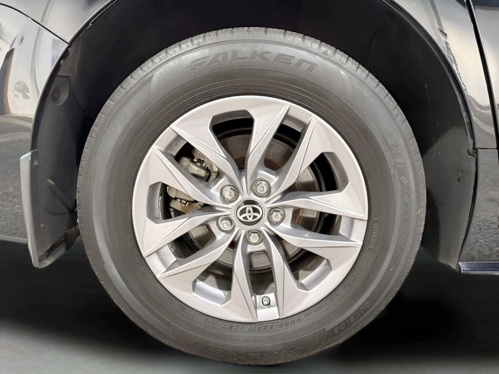 Used 2024 Toyota Sienna LE AWD/4WD image 44