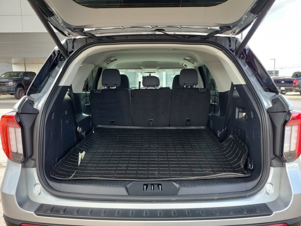 Certified 2025 Ford Explorer Active RWD image 11