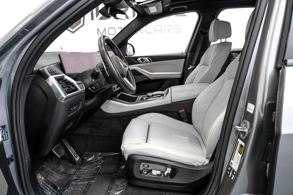 Used 2025 BMW X5 xDrive40i w/ M Sport Package AWD/4WD image 4