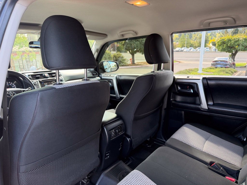 Used 2018 Toyota 4Runner SR5 AWD/4WD image 30