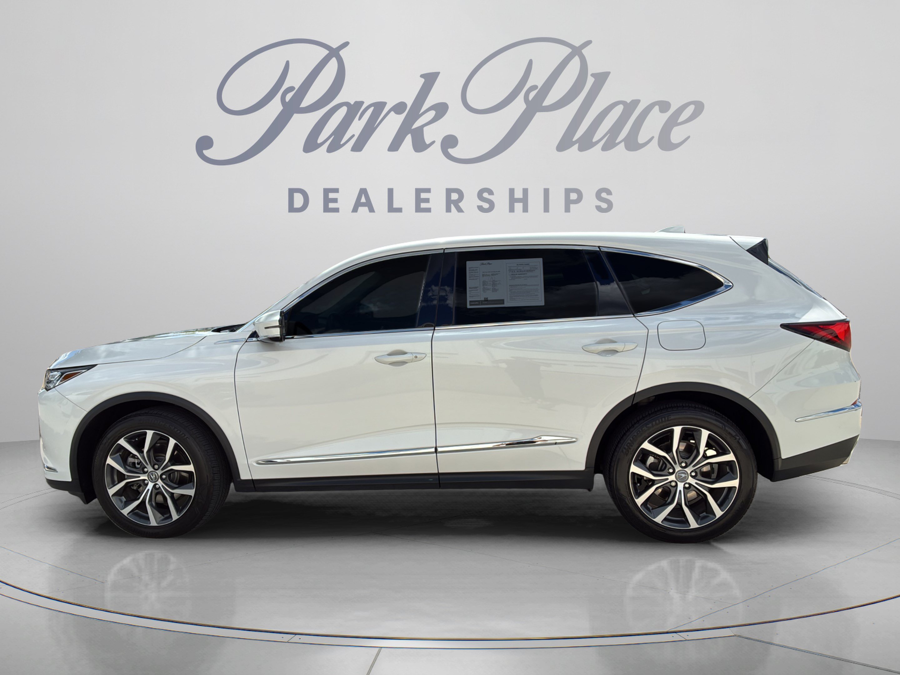 Used 2024 Acura MDX SH-AWD w/ Technology Package image 2