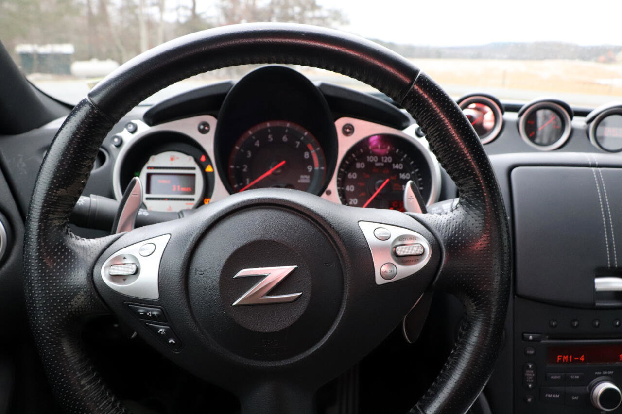 Used 2010 Nissan 370Z Touring image 7
