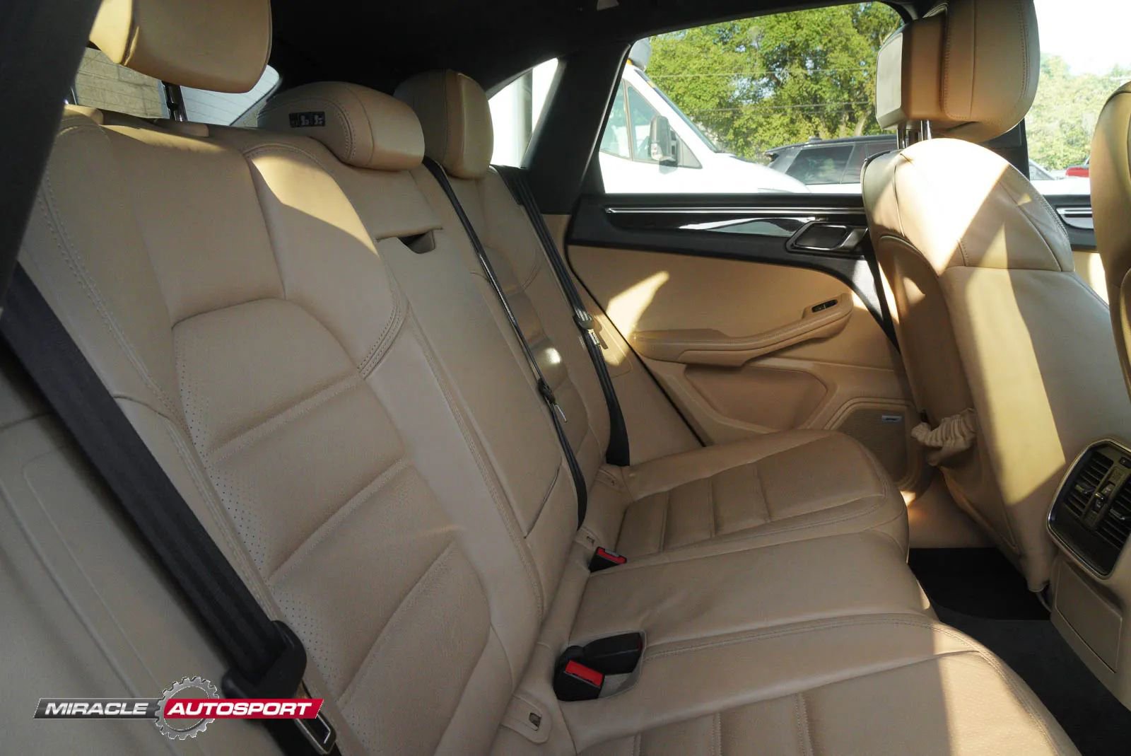 Used 2017 Porsche Macan Turbo image 39
