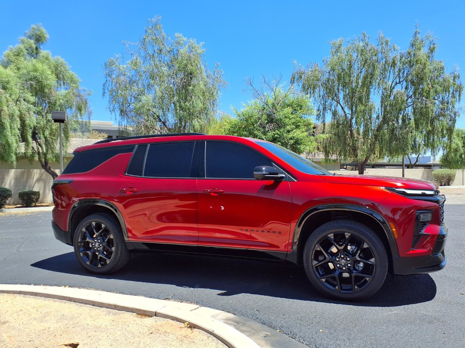 Used 2024 Chevrolet Traverse RS FWD image 4