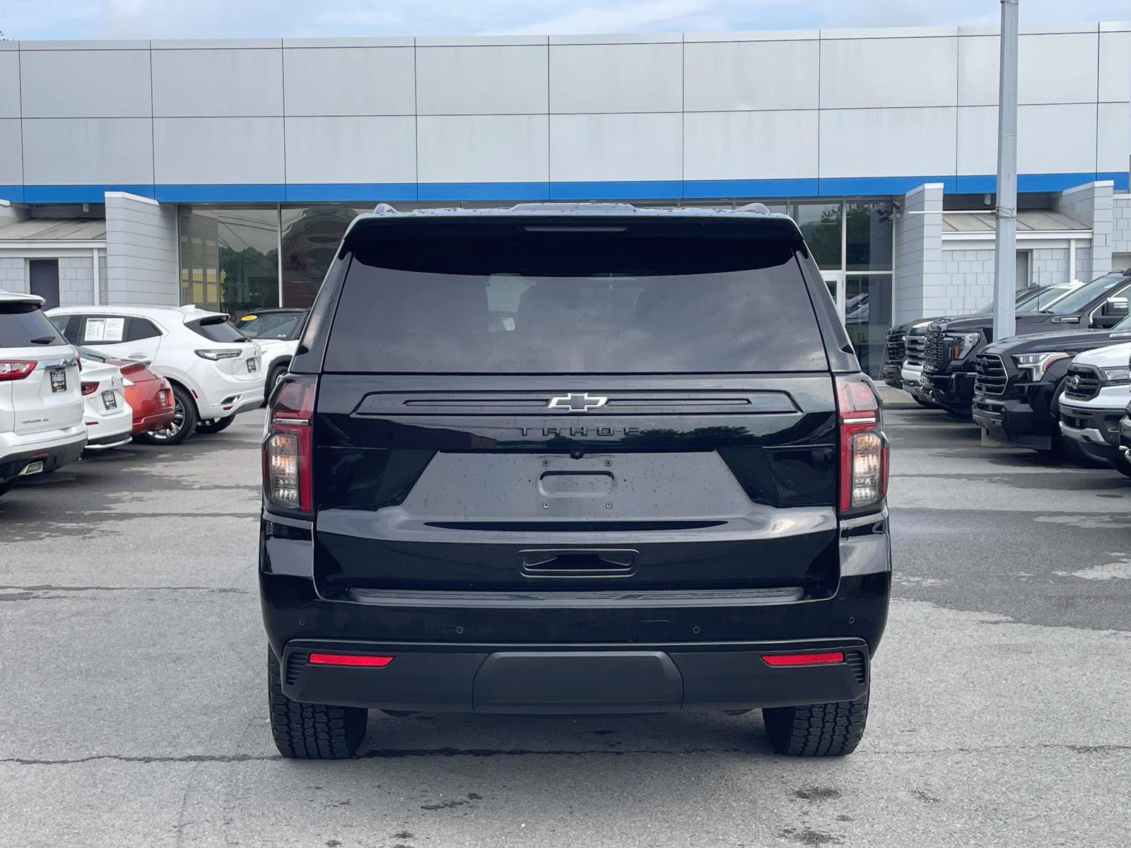 Certified 2023 Chevrolet Tahoe Z71 w/ Luxury Package AWD/4WD image 4