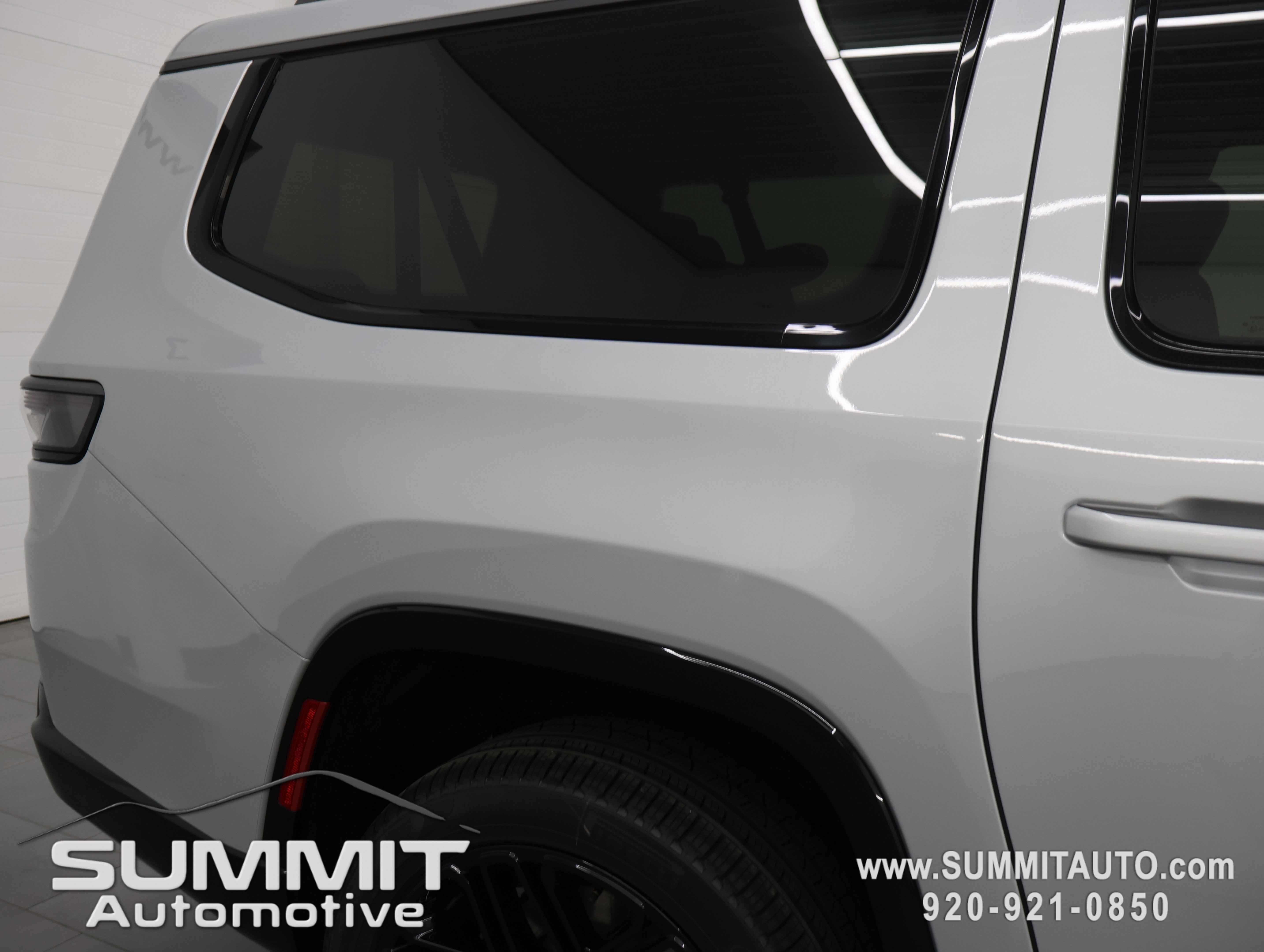 New 2026 Jeep Grand Wagoneer L Limited AWD/4WD image 29