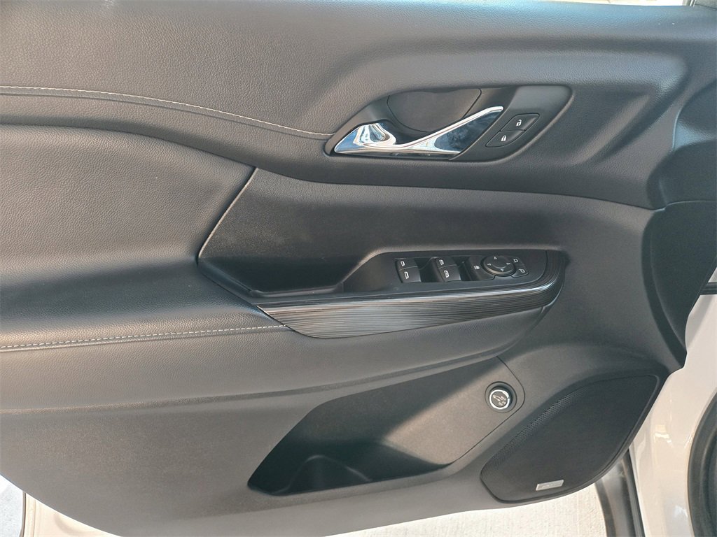 Used 2023 GMC Acadia SLT image 34