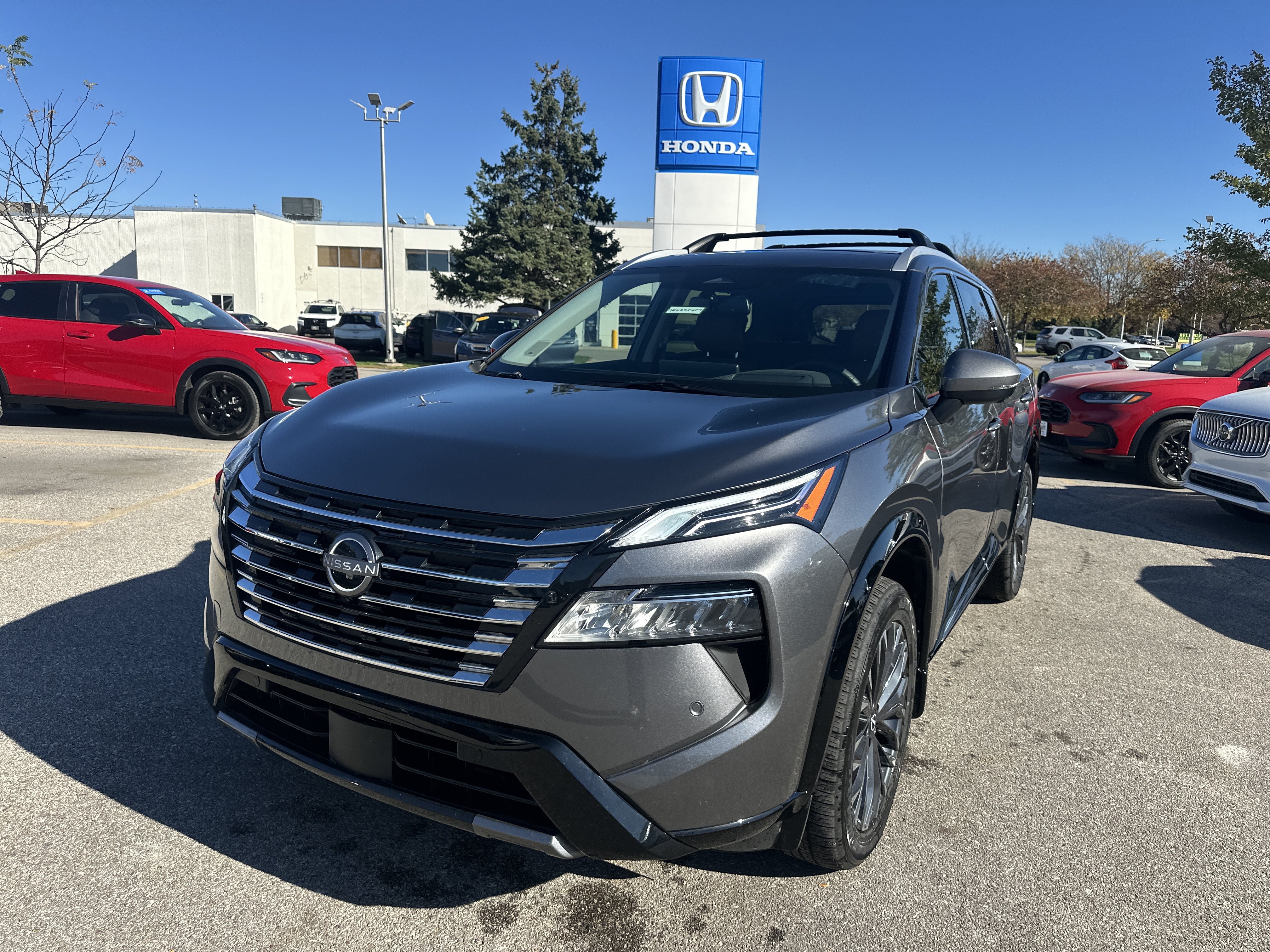 Used 2026 Nissan Rogue Platinum w/ Platinum Premium Package AWD/4WD image 1